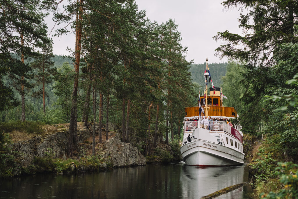 MS Henrik Ibsen close to Vrangfoss locks Foto Vegard Giskehaug