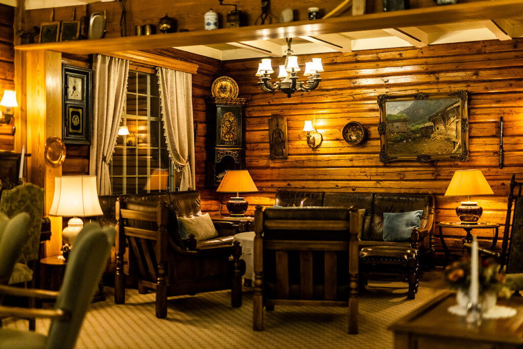 Peisestua ved Straand Hotel