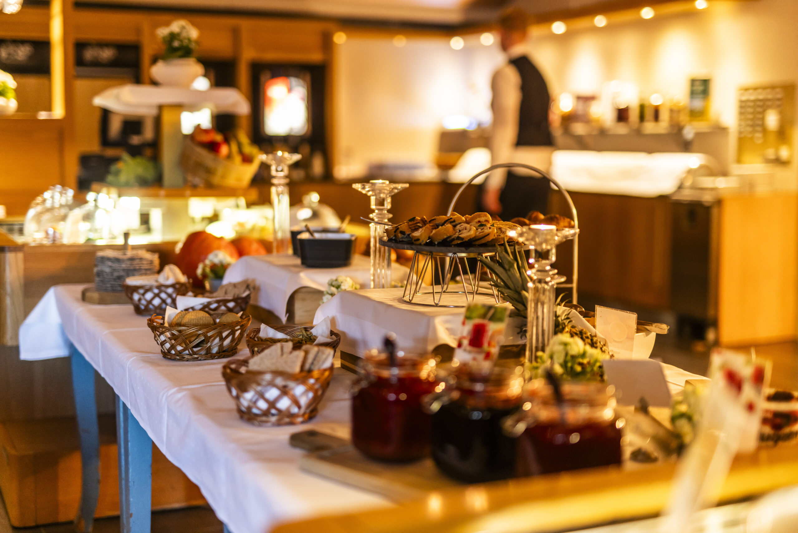 Vrådal_RAISFOTO_C2__3141, aftensbuffet nærbilde hovedbord_ja