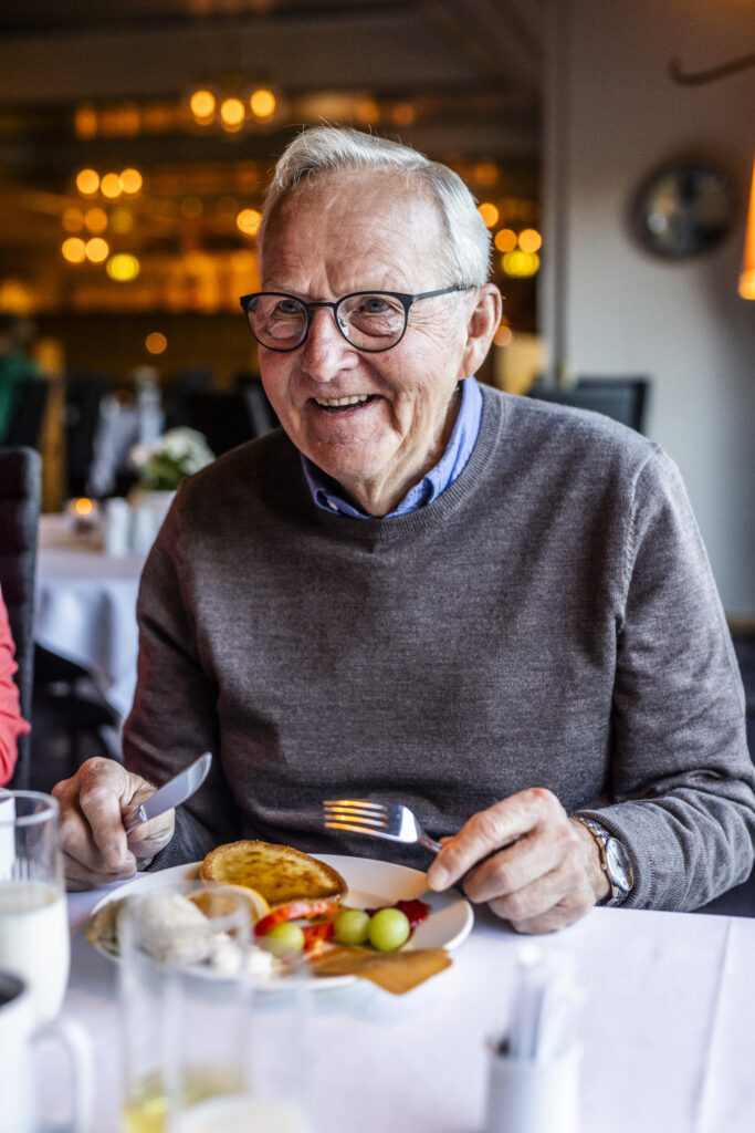 Vrådal_RAISFOTO_C2__3369, mann, måltid senior_ja