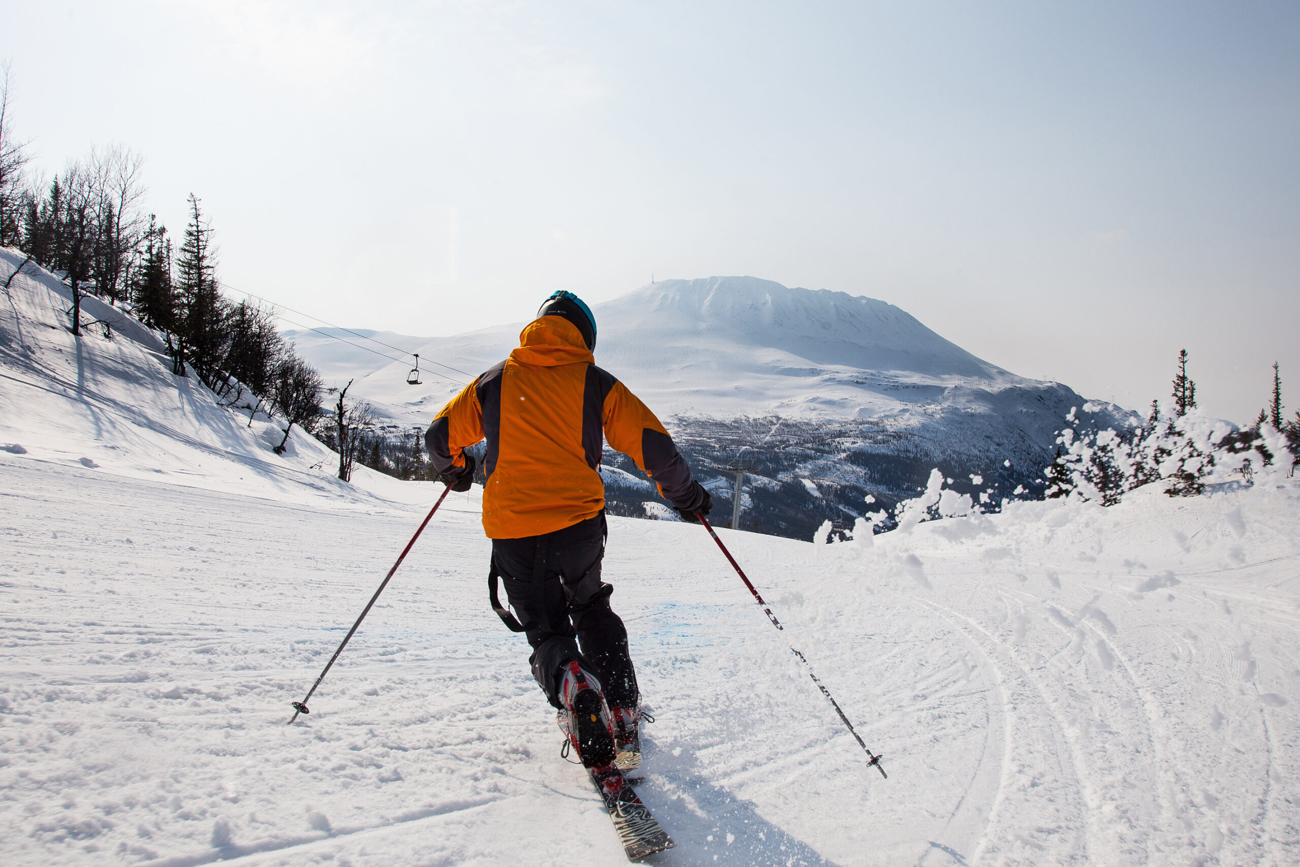 Telemarkkjøring ved Gaustatoppen. Foto: Trond Stegarud