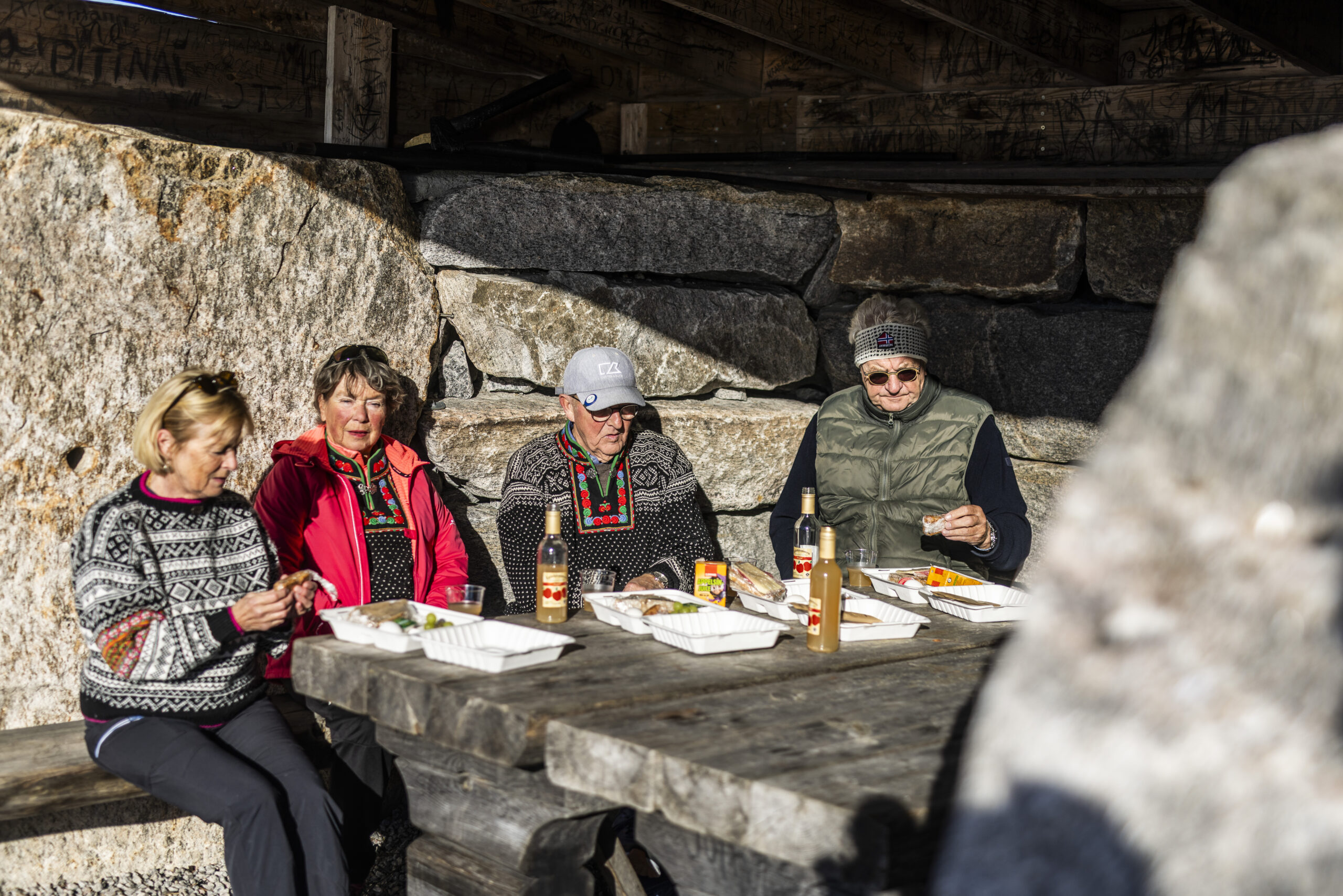 Vrådal_RAISFOTO_C2__3670, Gapahuk, lunsjpause, vandring, senior_ja