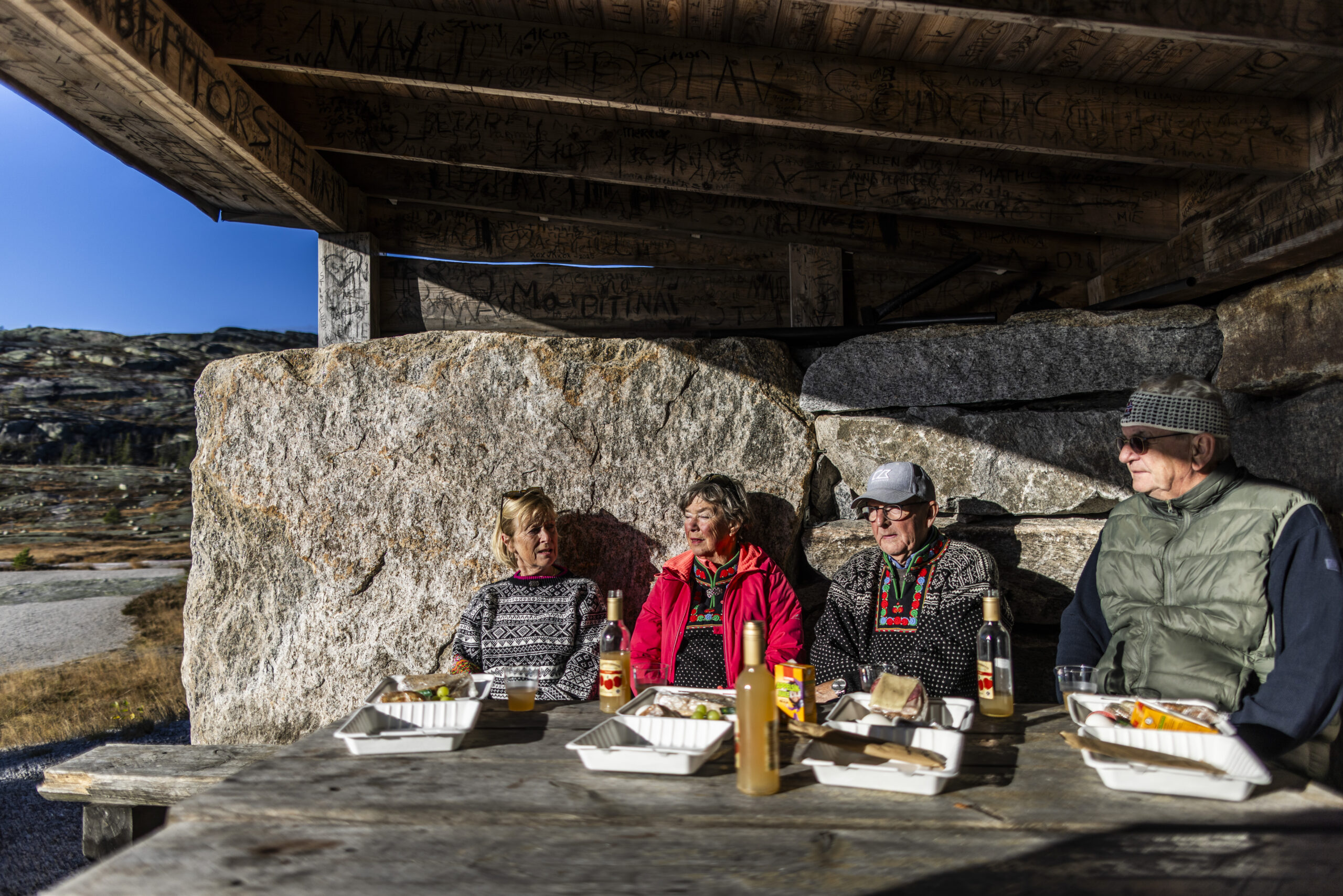 Vrådal_RAISFOTO_C2__3733, Gapahuk lunsj etter vandring