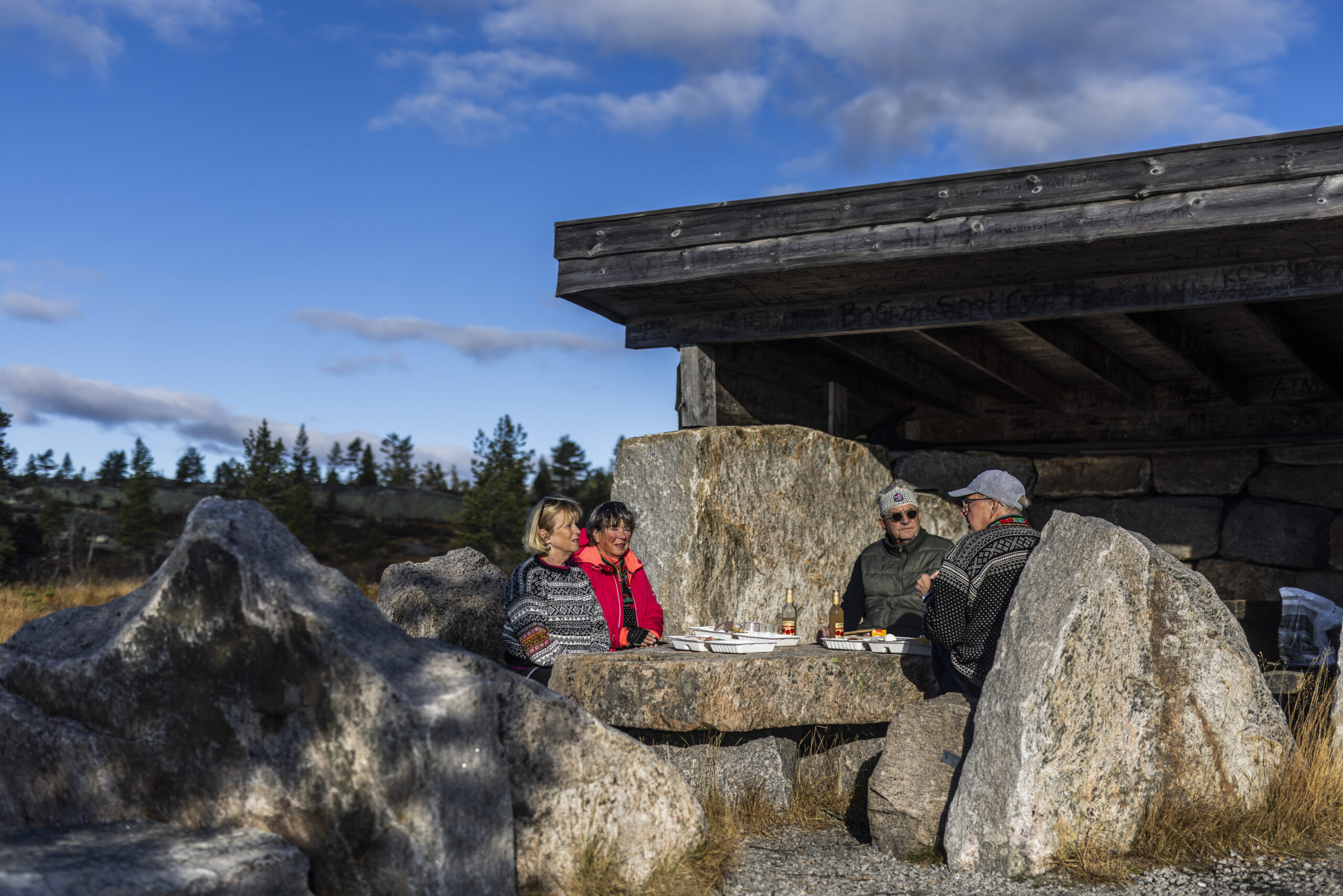 Vrådal_RAISFOTO_C2__3780, gapahuken, hygge etter lunsj