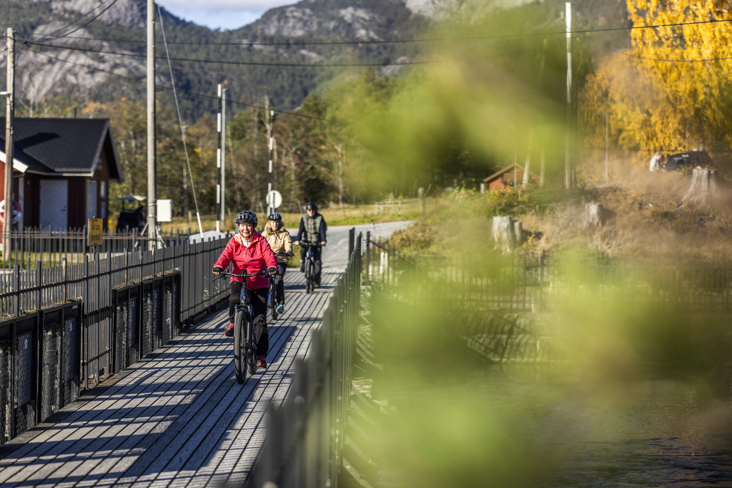 Vrådal_RAISFOTO_C2__4777, sykkel over slusa 2