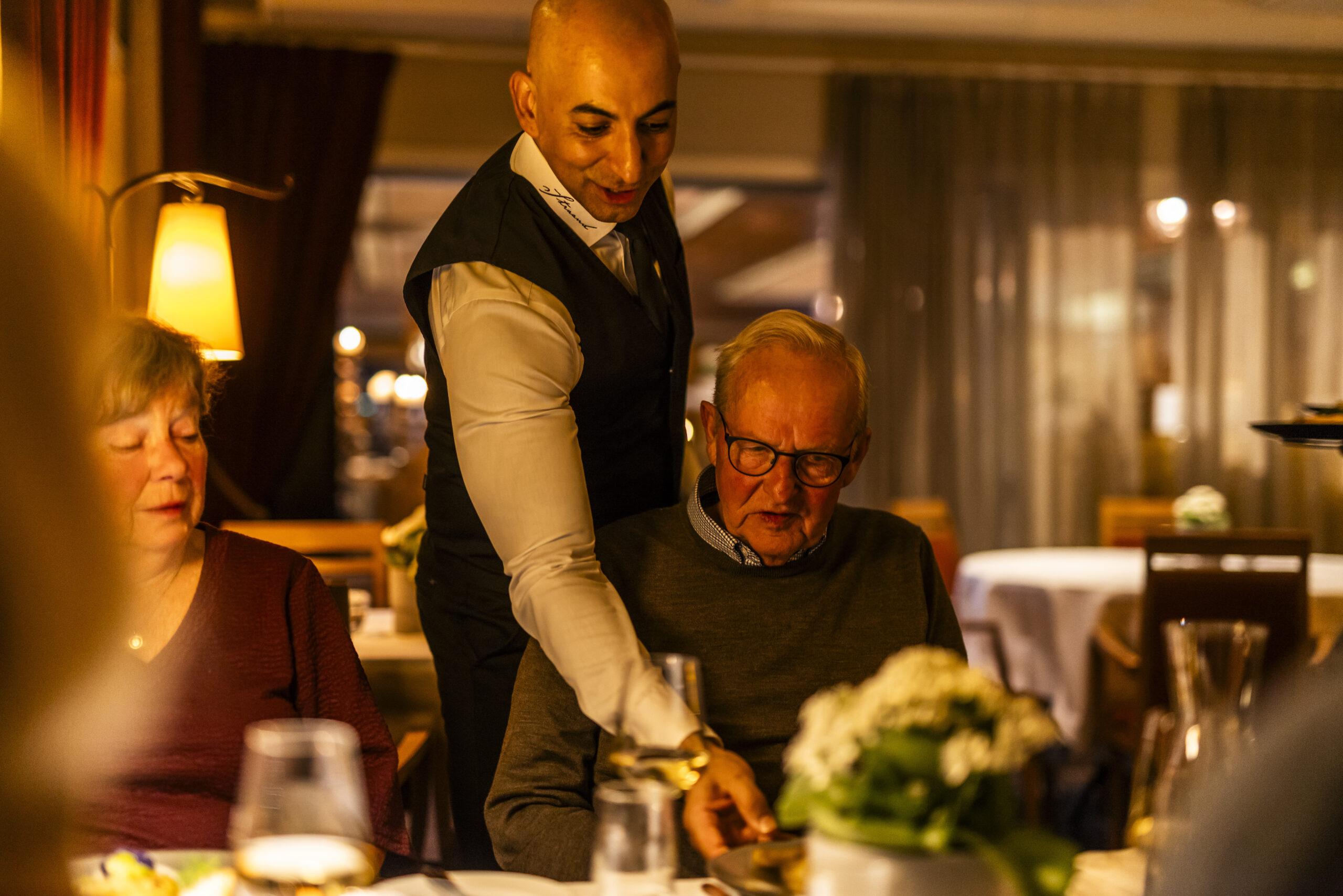 Vrådal_RAISFOTO_C2__5747, kveldsstemning, servering i restaurant