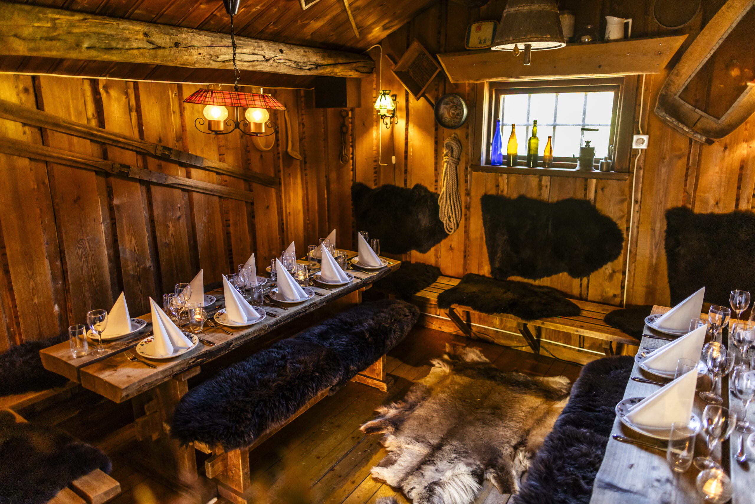 Vrådal_RAISFOTO_C2__7603. Stabburet, dekket til fest